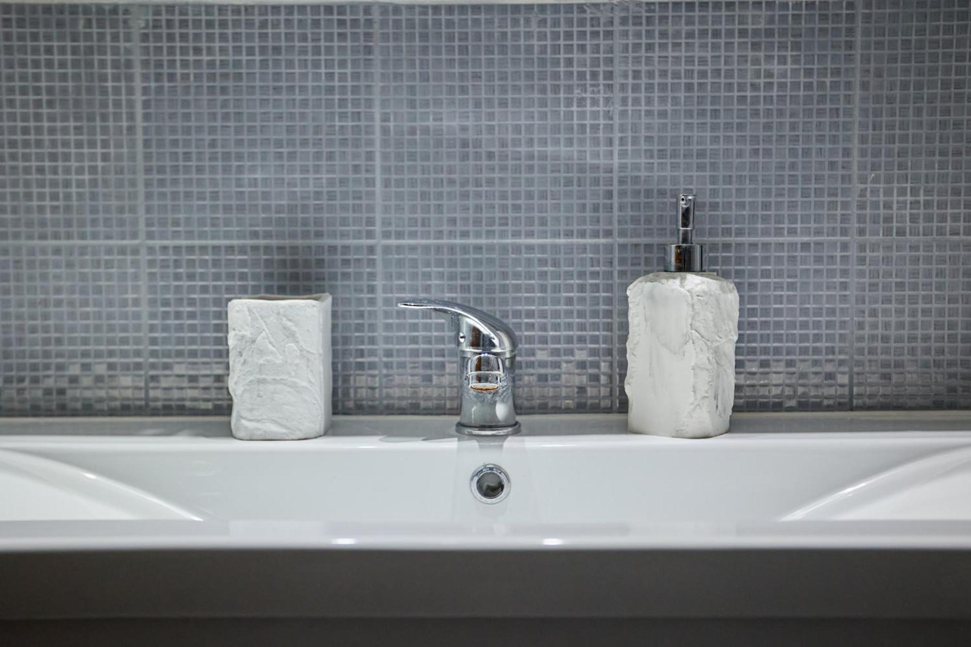Chios Town Apartment - Heart Of Chios Town With 2 Minute Walk To The Beach المظهر الخارجي الصورة